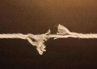 zerwanie więzi emocjonalnej